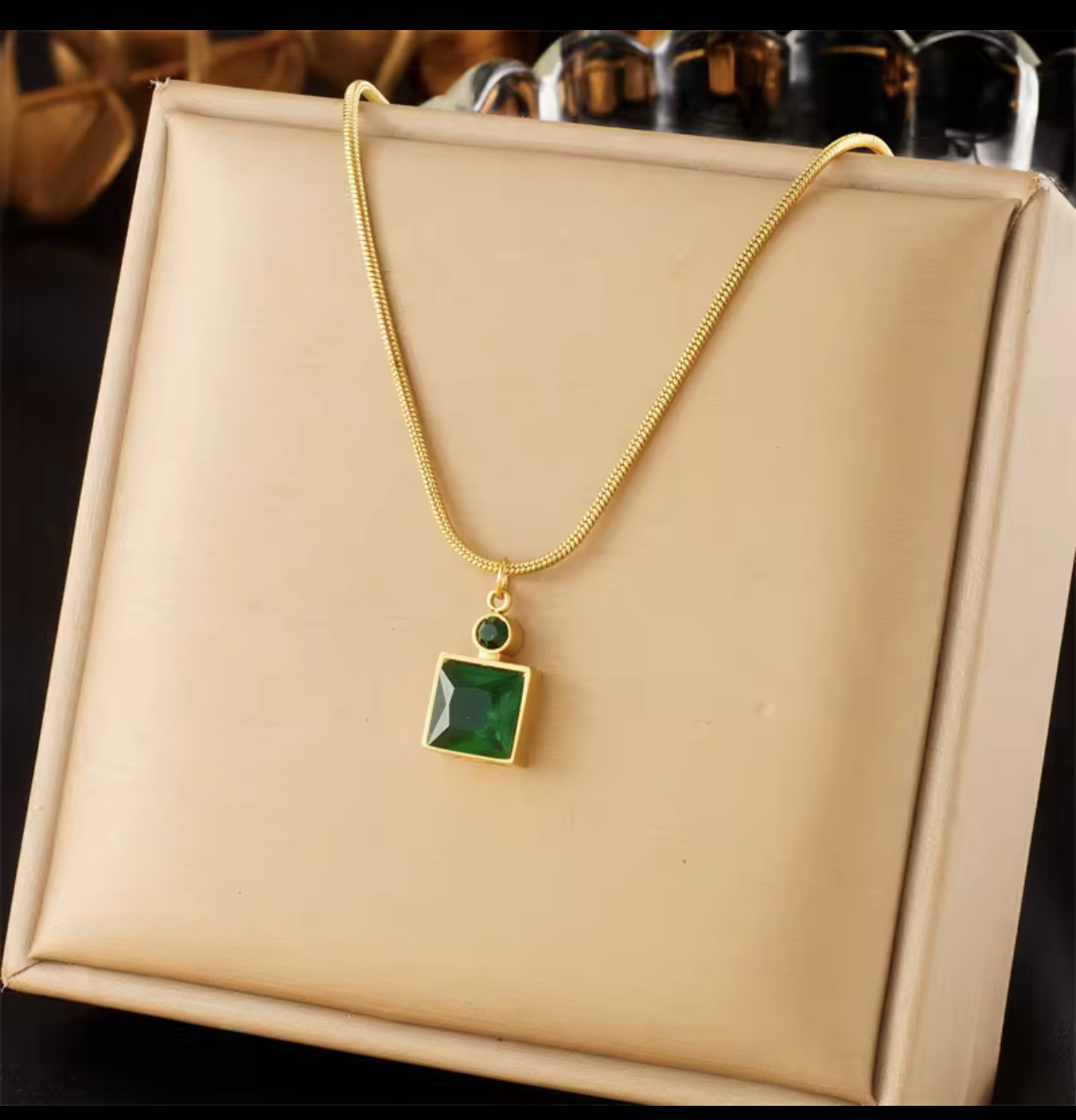 Emerald pendant chain