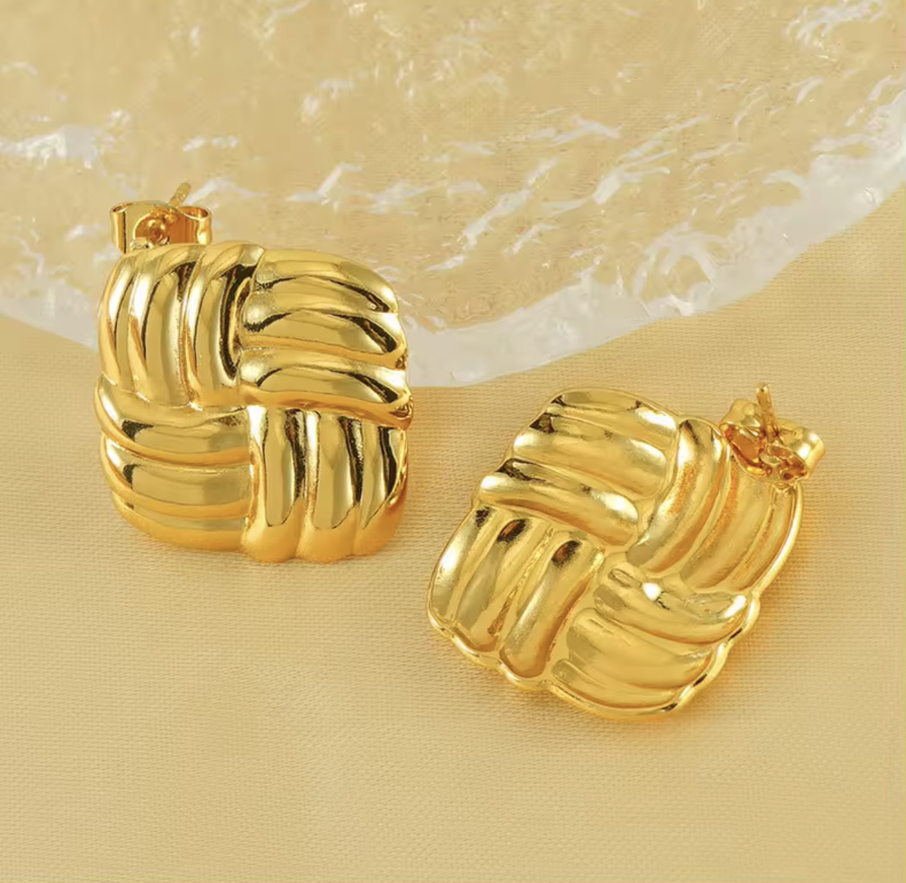 Lux knot studs
