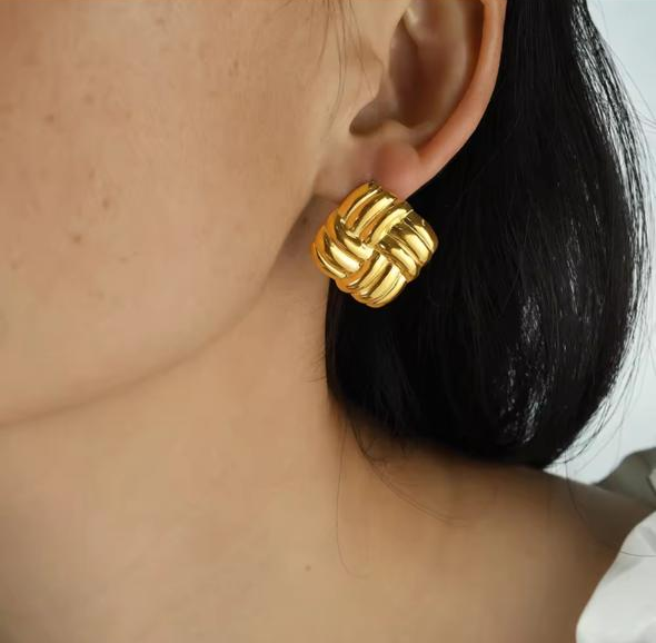 Lux knot studs