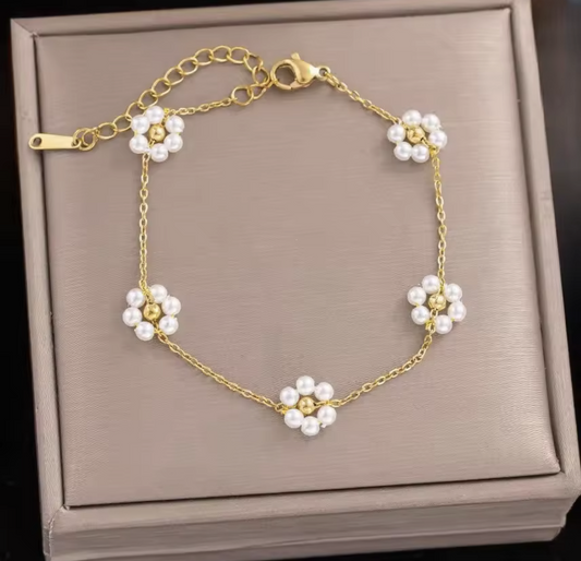 Daisy Pearl Chain Bracelet