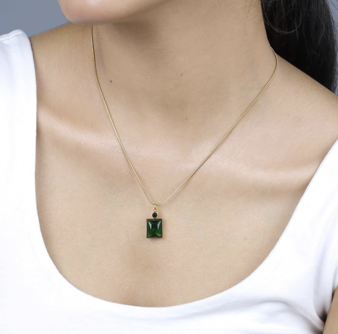 Emerald pendant chain