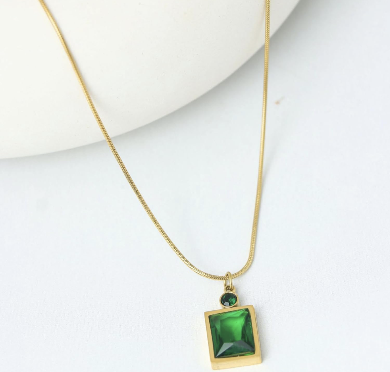 Emerald pendant chain