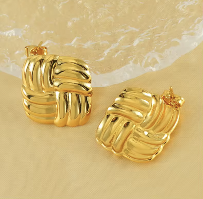 Lux knot studs