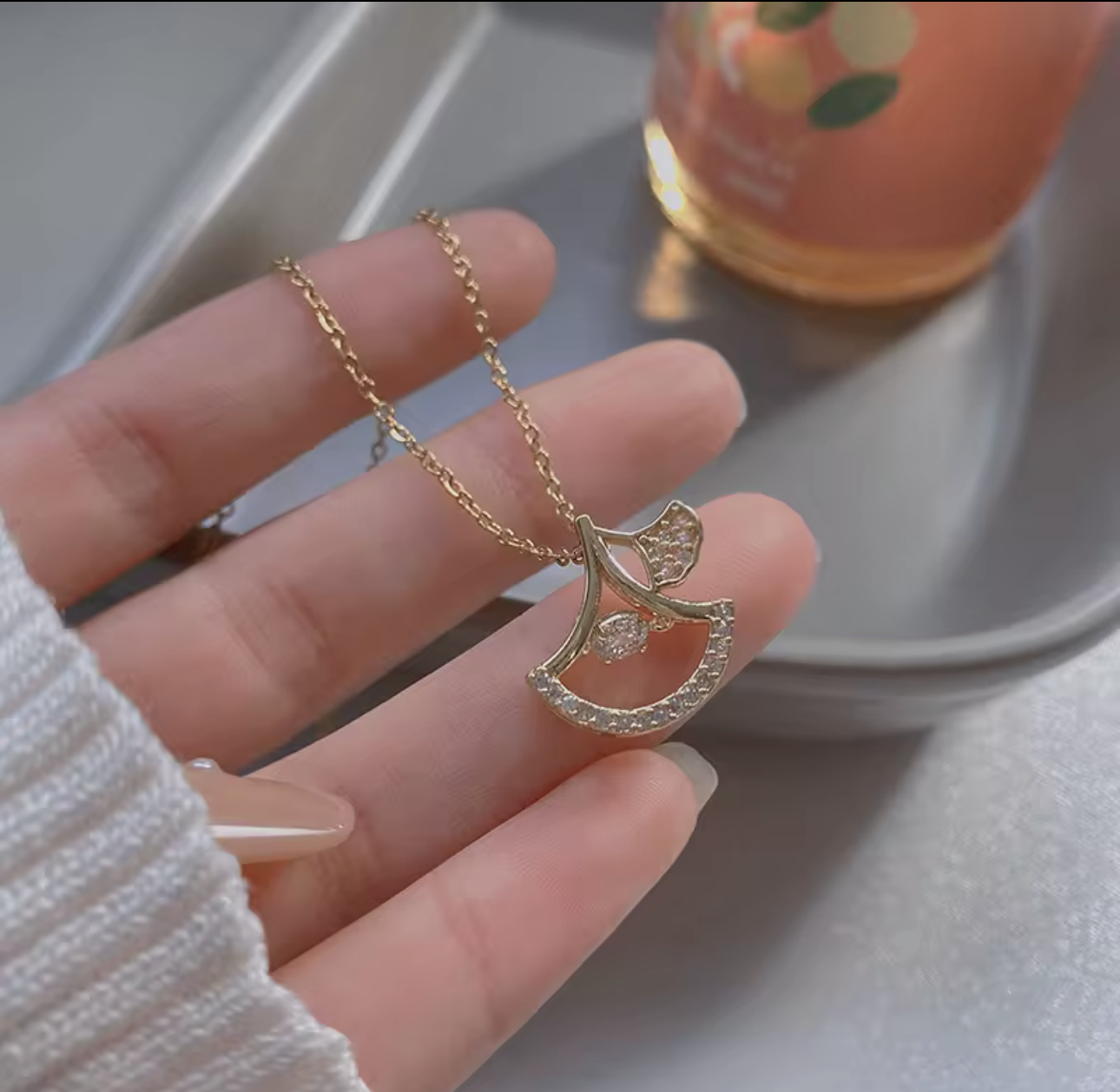 Floral pendant necklace