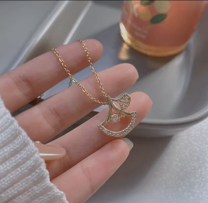 Floral pendant necklace