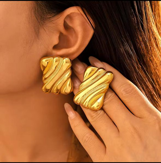 Bold Curve Studs